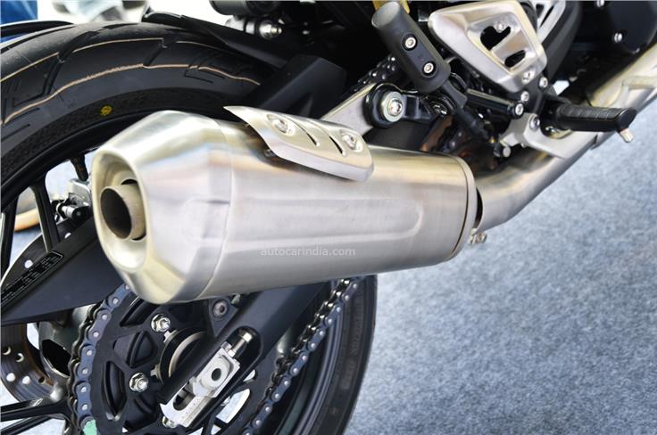 The exhaust on the Speed 400 differs from the one on the Scrambler 400 X and there's even an accessory pipe available. 